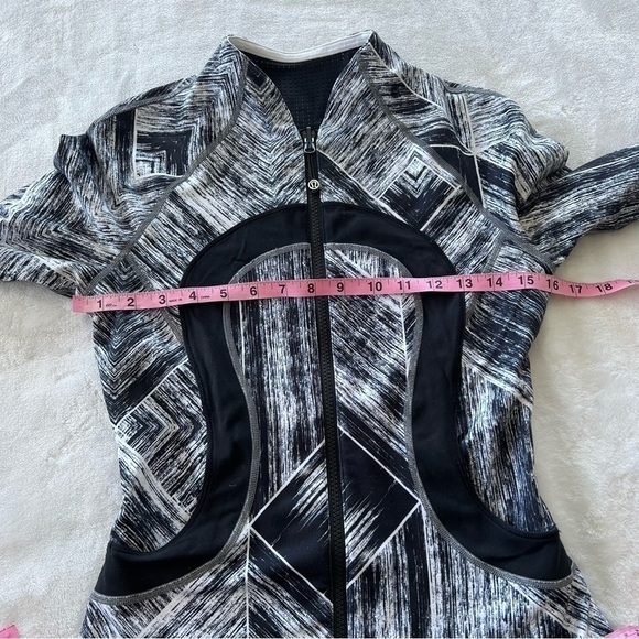 LULULEMON Find Your Bliss Reversible Jacket - Picture 7 of 8